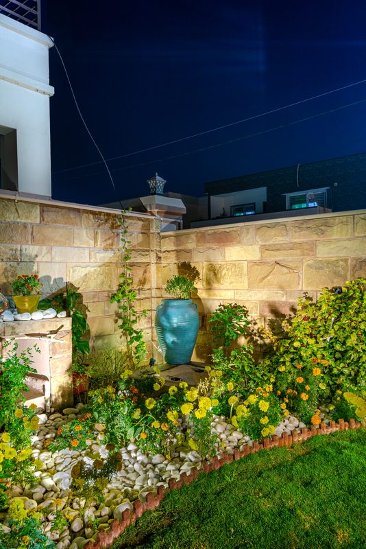 Aqib Residence, AFOHS Society: landscaped courtyard by Petra Constructors.