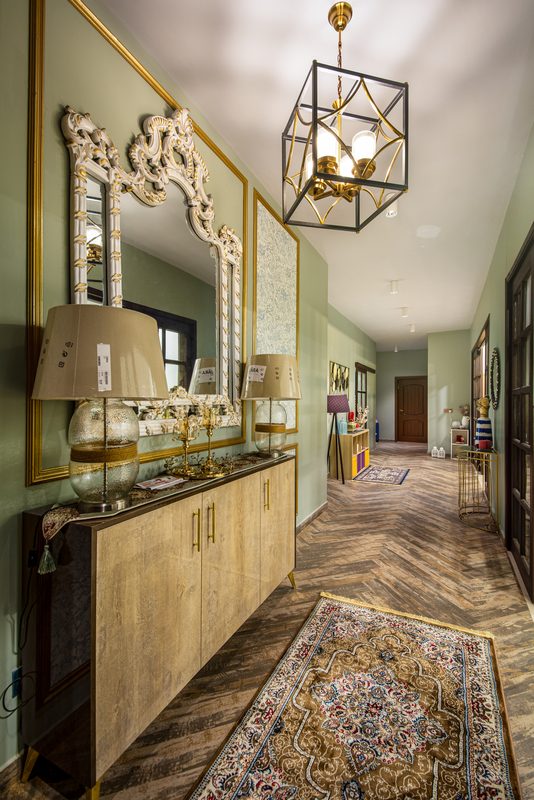 The hall console and mirror at Aqib Residence.